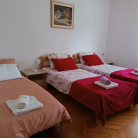 Apartma Bomar *